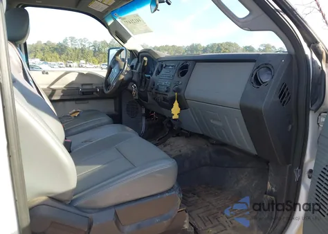 2013 Ford F-250 Xl z USA, uszkodzony, nr VIN 1FDBF2B6XDEA18577